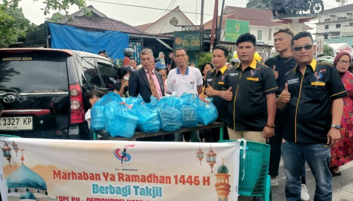DPC Perkumpulan Jurnalis Indonesia – Demokrasi Kota Pematangsiantar Berbagi Takjil