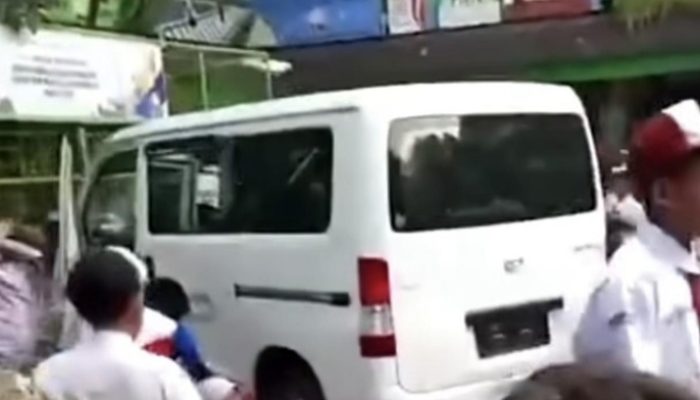 Mobil MBG Tabrak Puluhan Siswa Saat Literasi