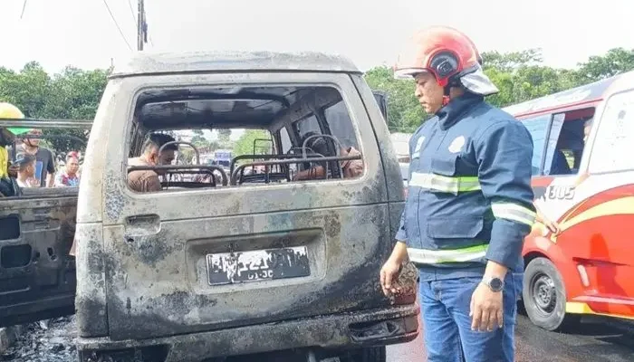Satu Unit Mobil Terbakar di Pematangsiantar