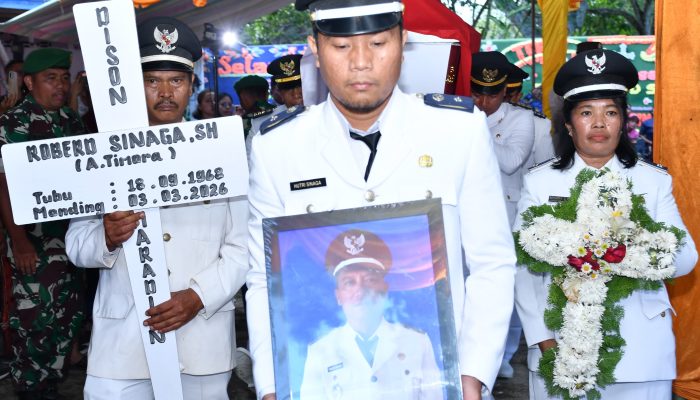 Samosir Berduka, Bupati Pimpin Upacara Pemakaman Camat Palipi