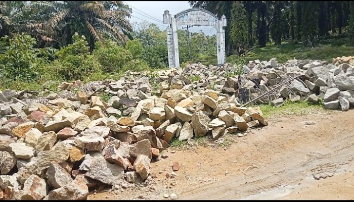 Tangkahan Batu Beroperasi di Nagori Mekar Sari, Warga Menduga Ilegal
