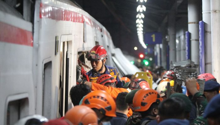 Korban Tabrakan KA Jaraj Jauh dan KRL di Bekasi Timur Seluruhnya Perempuan
