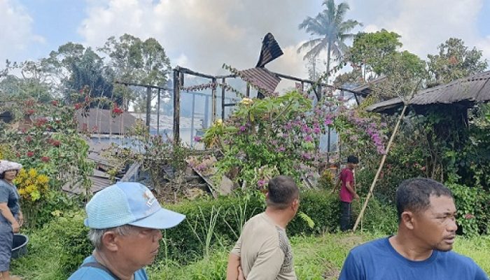 1 Unit Rumah Panggung di Jorlang Hataran Hangus Terbakar