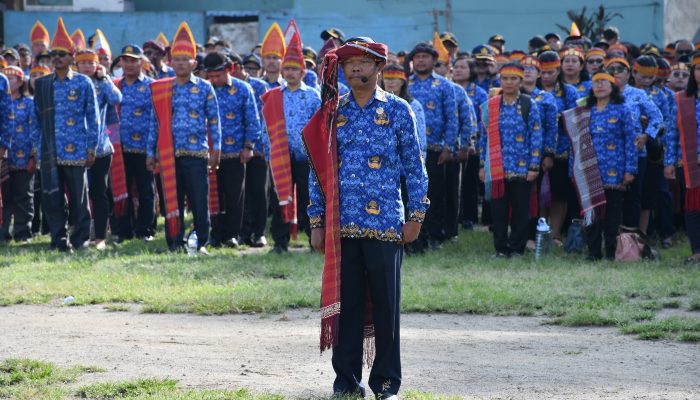 Upacara Hardiknas Pemkab Samosir, Ulos Warnai Semangat Pendidikan dan Budaya